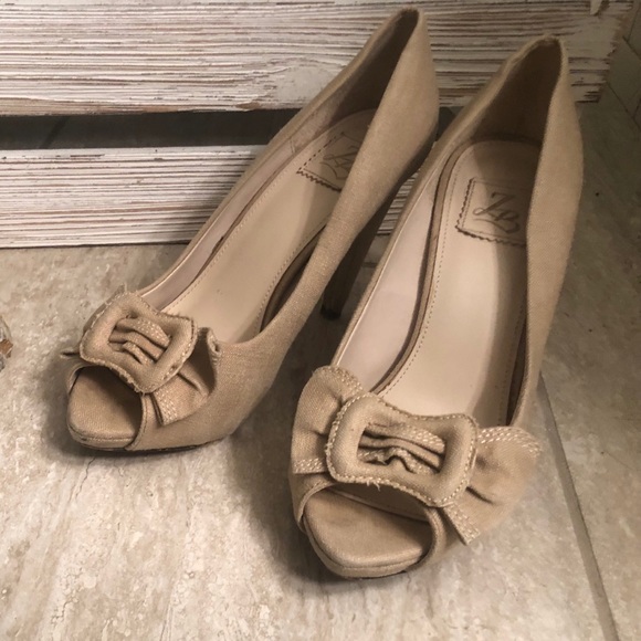 Zara Basic Collection Tan Heels W/ Bow Detailing - Picture 7 of 8